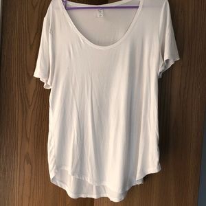 White tee shirt